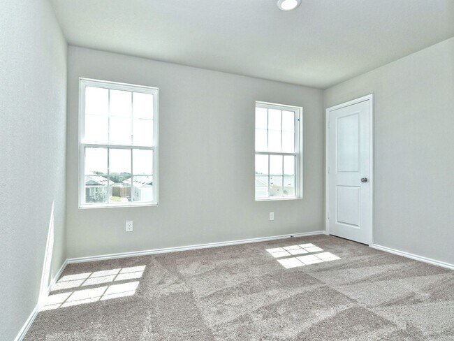 Building Photo - 1950 SF Home in San Antonio - 4 BR /2 BA - WATERWHEEL!!!