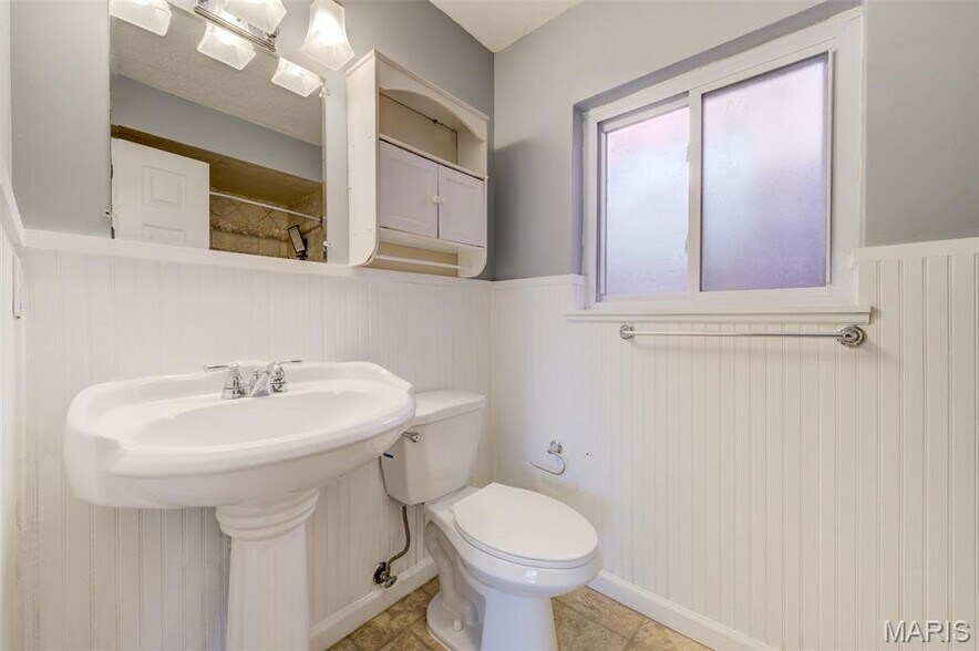 Building Photo - 125 Koeln Ave