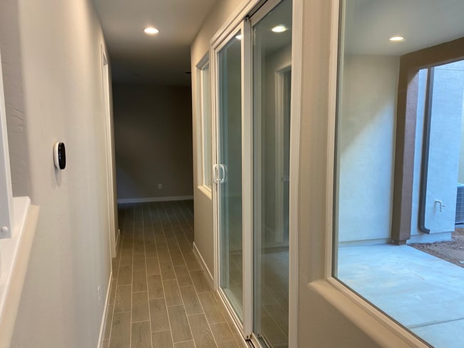 Building Photo - 1312 N Zane Dr