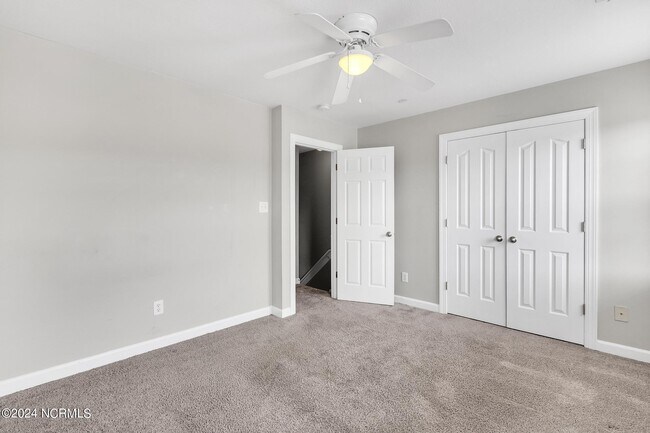 Building Photo - 404 Springwood Dr