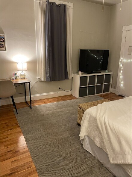 Building Photo - 2322 Stratford Ave