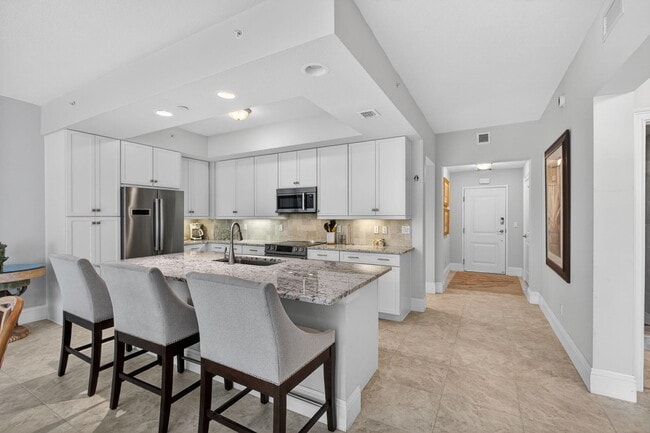 Building Photo - 834 Bay Colony Dr S