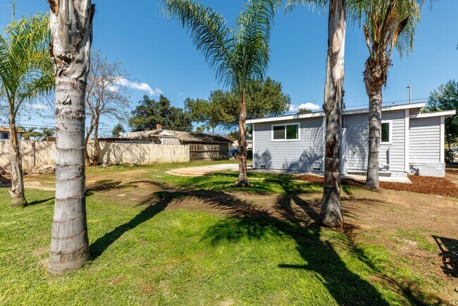 Building Photo - 1041 S Orange St