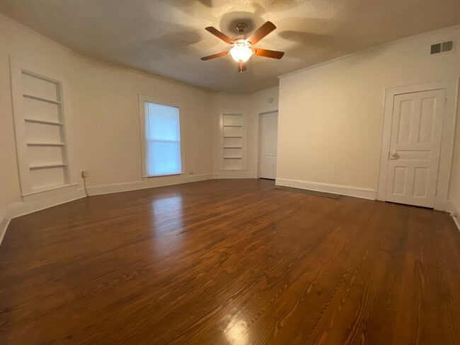 Building Photo - Downtown China Grove -Maint St- 1 bedroom ...