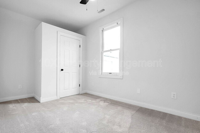 Building Photo - 1114 Summit St