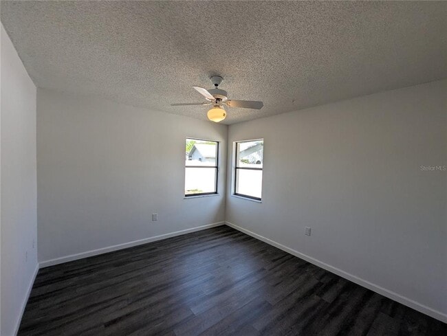 Building Photo - 11322 Torrey Pines Dr