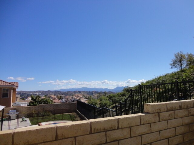 Building Photo - Beautiful 5 + 3 Castaic Home Loft/Office Area