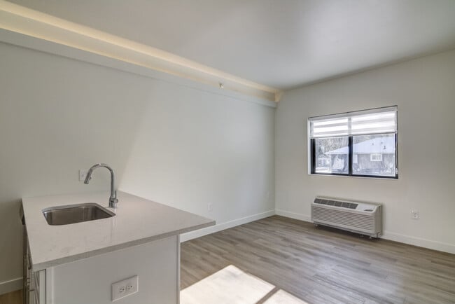 Building Photo - 3265 Fairfax St