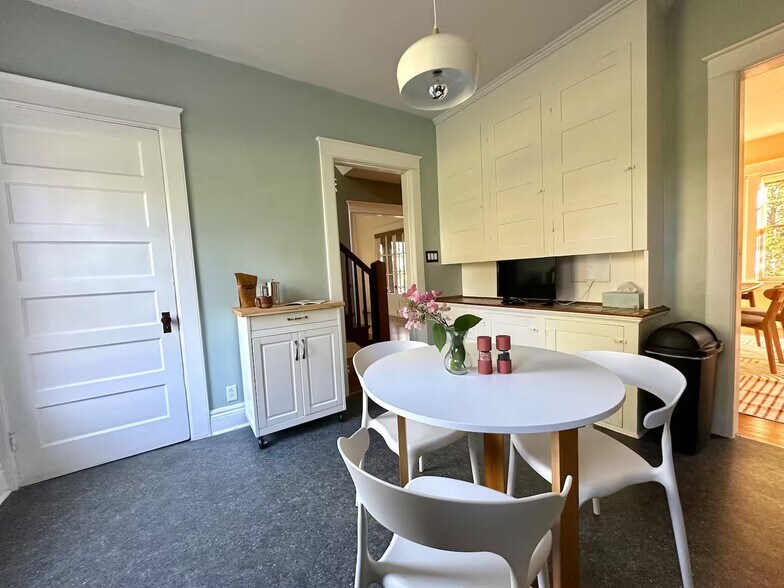 Building Photo - 608 Ackerman Ave