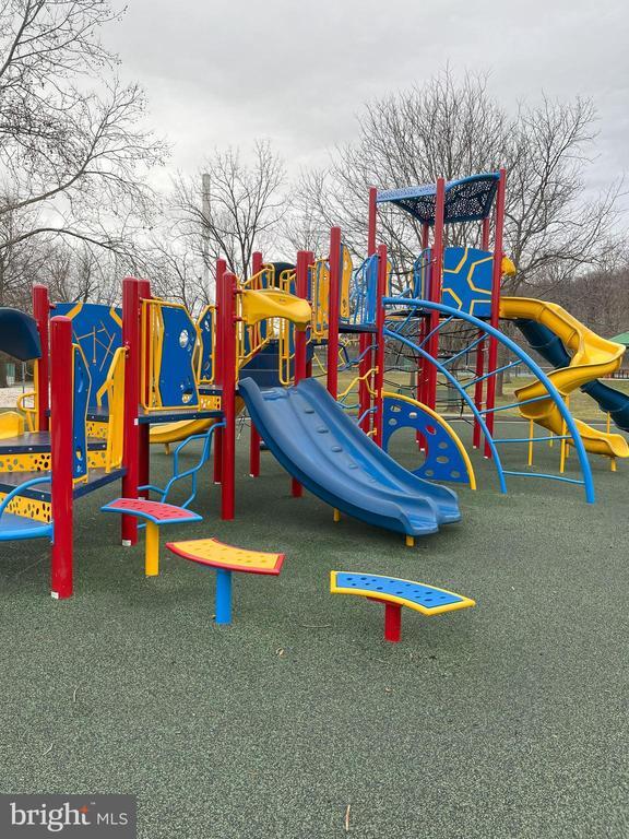 Building Photo - 18 Madison Way