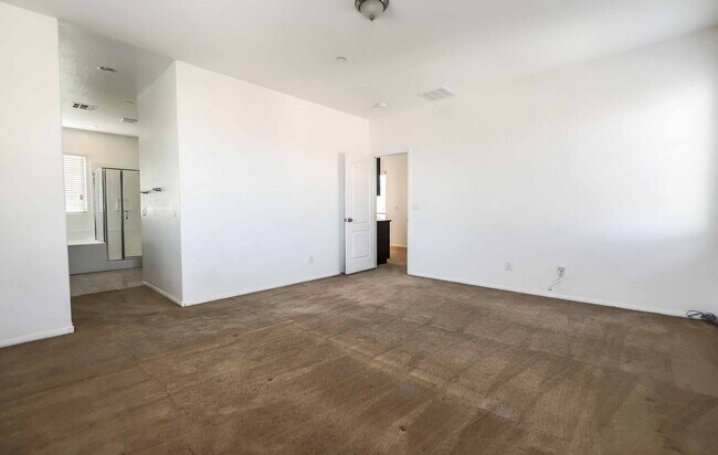 Building Photo - 4 BEDROOM HOUSE IN HENDERSON!!