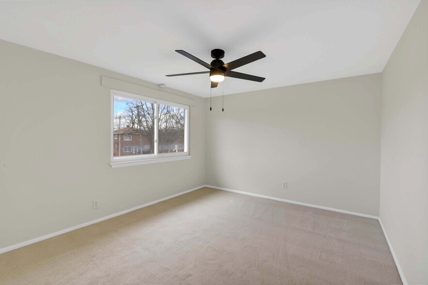 Building Photo - 5983A Glenway Dr