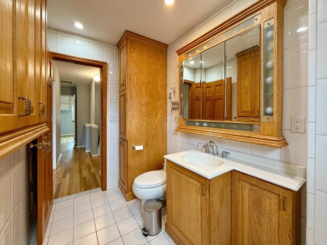 Building Photo - 9 Elna Ct