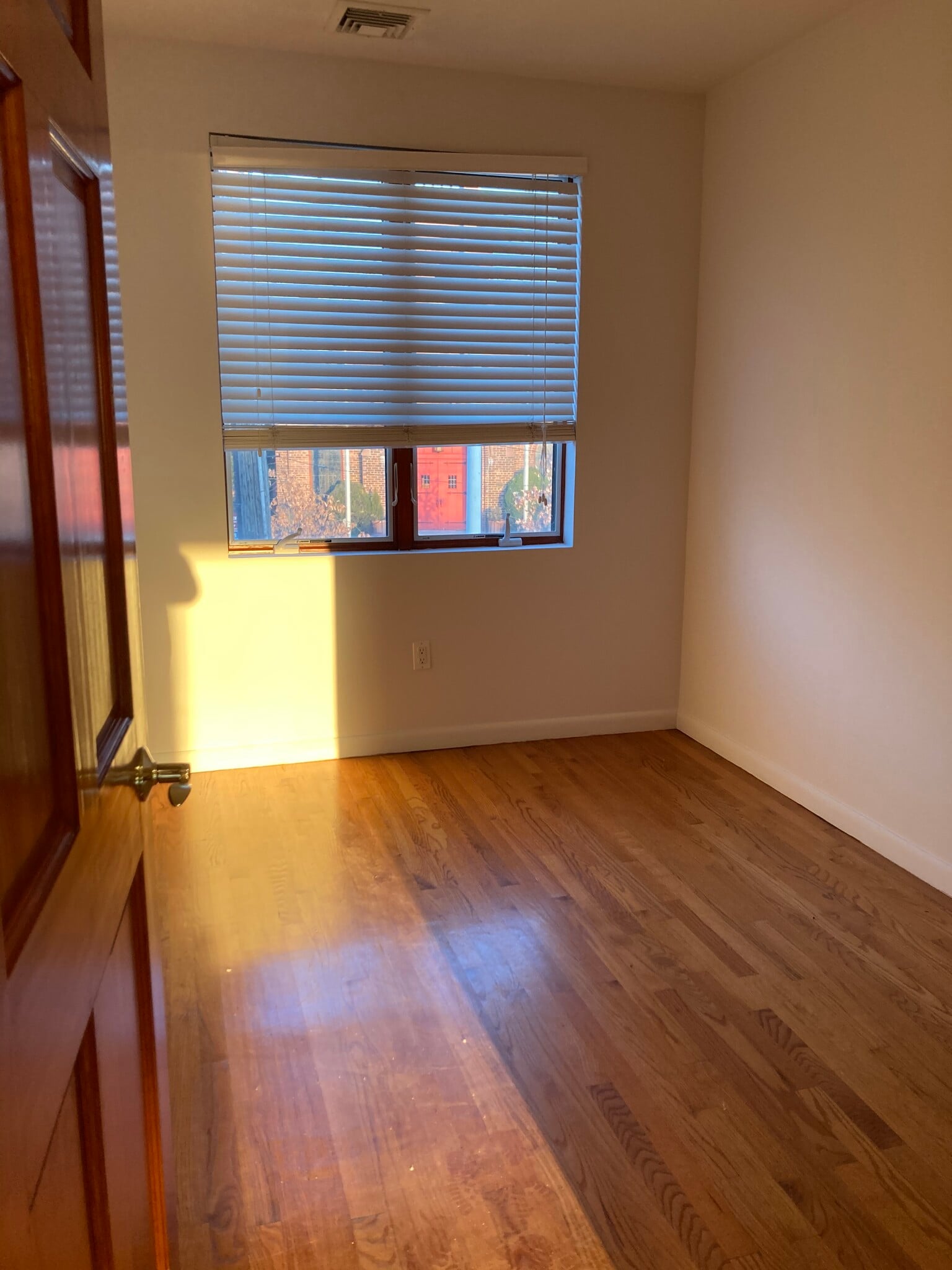 Bedroom - 14-16A Clintonville St