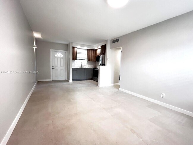 Building Photo - 1301 N 12th Ct