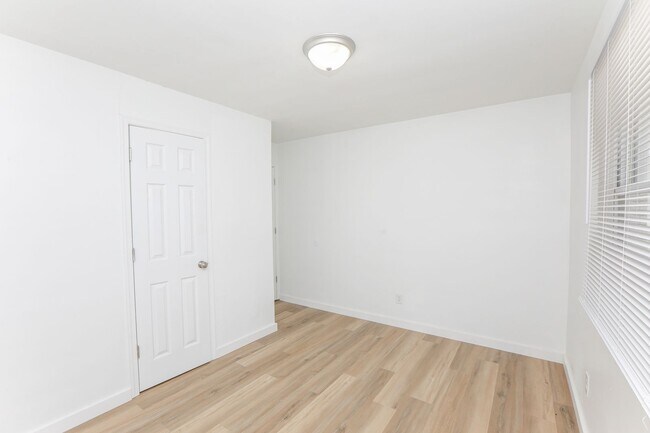 Building Photo - 9544 20th Bay St