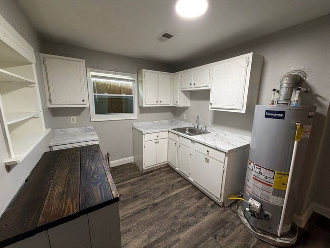 Building Photo - Very Nice Newly Renovated Home in Glenview