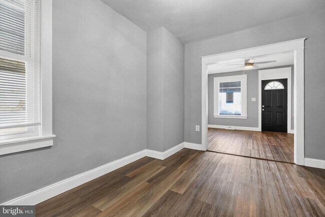 Building Photo - 603 Maple St