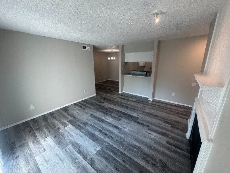 Building Photo - 2010 Estrada Pkwy