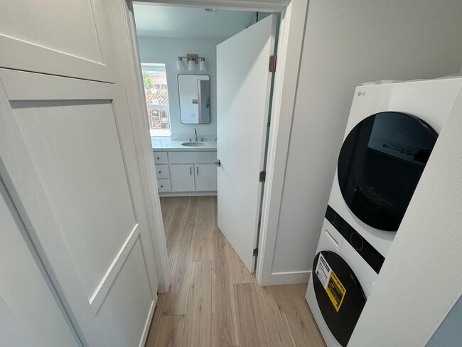 Laundry and Linen - 848 16th St