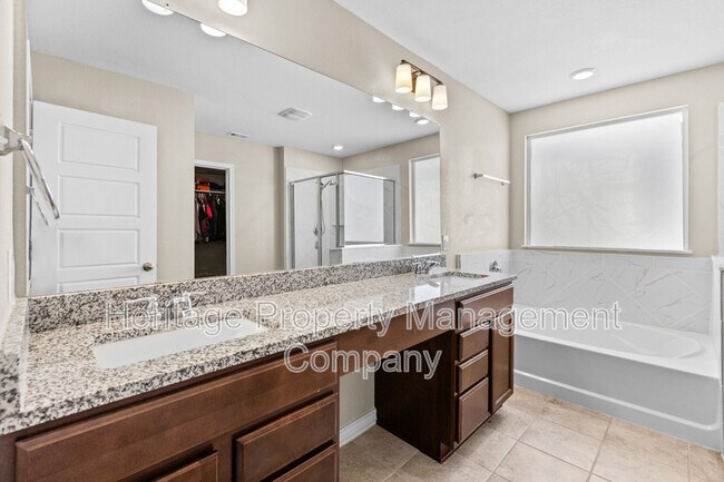 Building Photo - 1915 Overlook Knoll