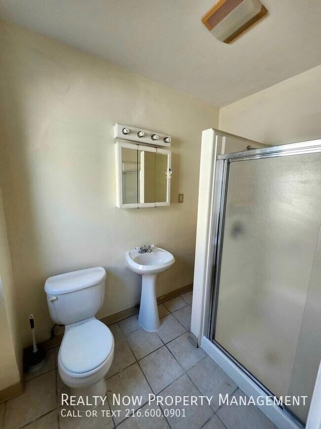 Building Photo - 2453 Overlook Rd