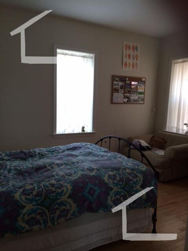 Building Photo - Huge BU South Campus 4 Bed/2 Bath on St. Mary's.  Available September 1st, 2026