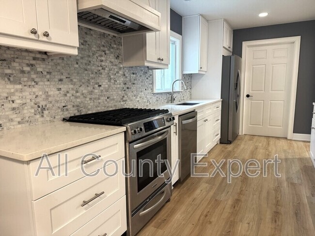 Building Photo - 261 Ridgewood Rd