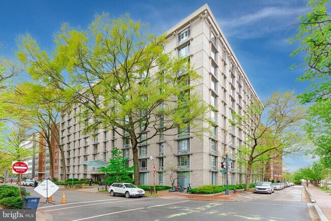 Building Photo - 950 25th St NW