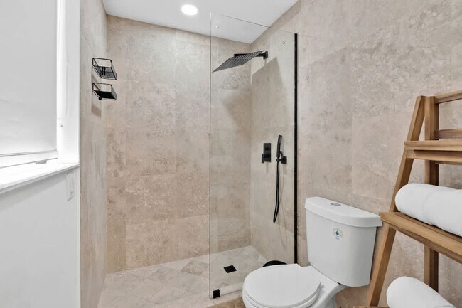 Building Photo - 704 NE 2nd St