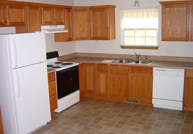 Building Photo - 2 Bed | 2 Bath | 1 Car Garage Home! 1000 s...