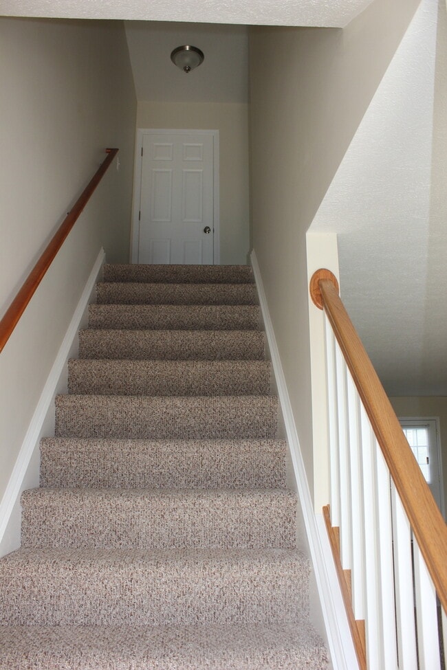 Building Photo - 3 Bedroom, 2.5 Bath Townhome for Rent