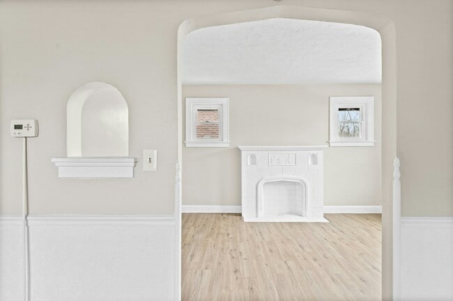 Building Photo - 4056 Vinedale Ave