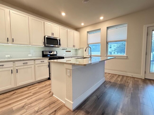 Building Photo - 7417 Acela Trl