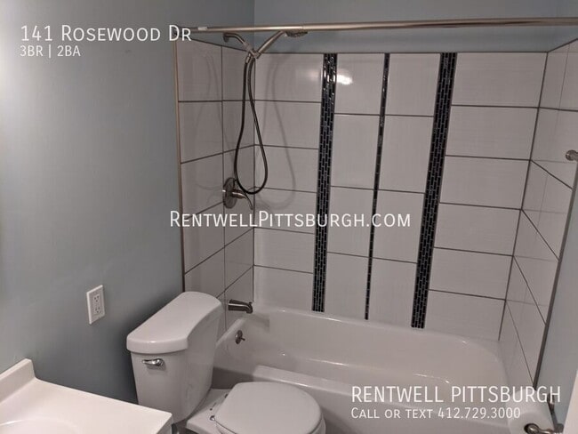 Building Photo - 141 Rosewood Dr