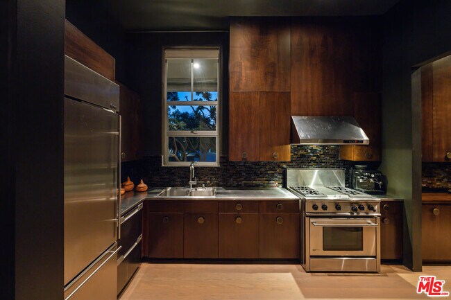 Building Photo - 710 Orlando Ave