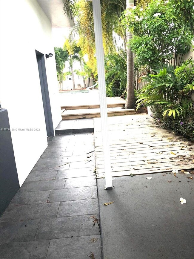 Building Photo - 1650 NE 171st St