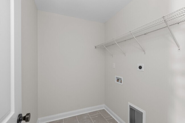 Building Photo - 4400 Laurel Rdg Dr