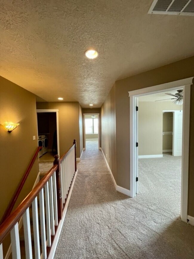 Building Photo - Gorgeous 3 bedroom spacious home in NE Ben...