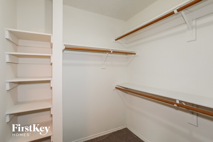 Building Photo - 2512 Meadowview Dr