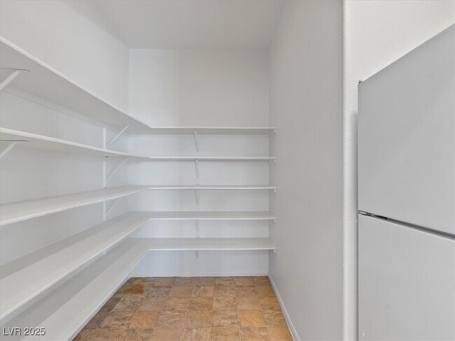 Building Photo - 4905 Apache Valley Ave