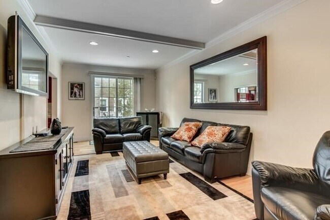 Building Photo - 142 Bigelow St