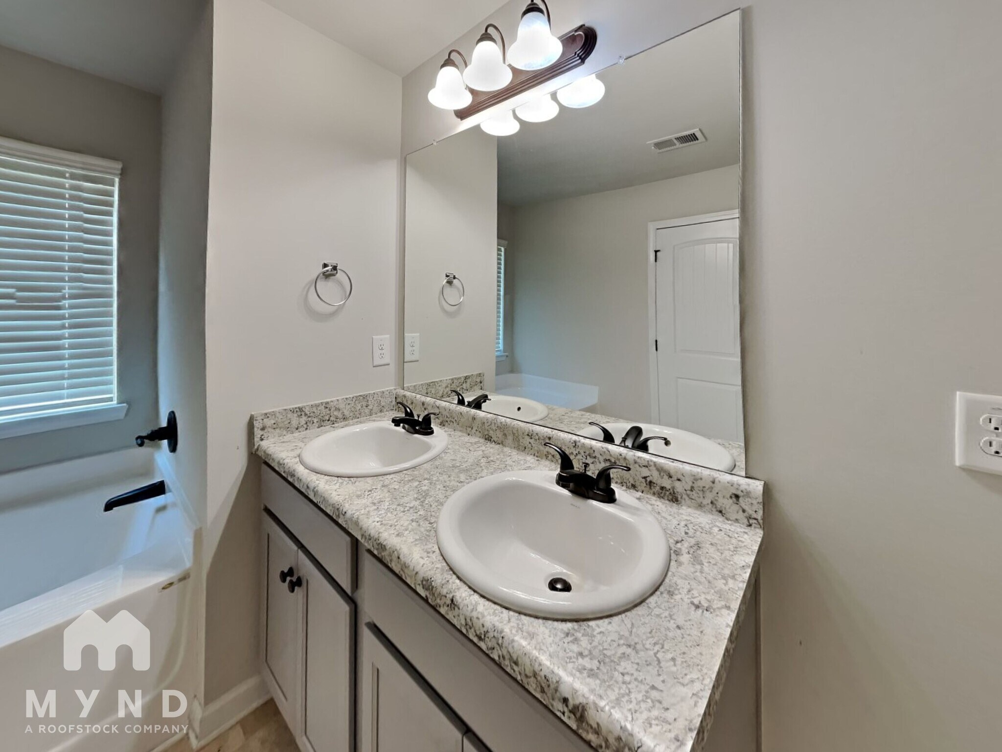 Building Photo - 6063 Oak Bend Ct