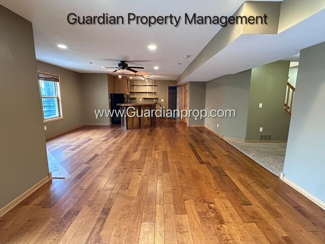 Building Photo - Minnetonka Home, 3 Car Garage, Large Primary, Updated Kitchen, Patio