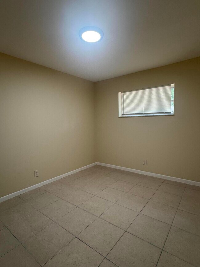 Building Photo - 1324 Gateway Dr