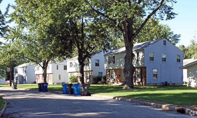 Building Photo - Elmhurst Park