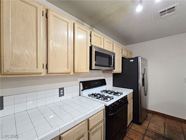 Building Photo - 8452 Boseck Dr