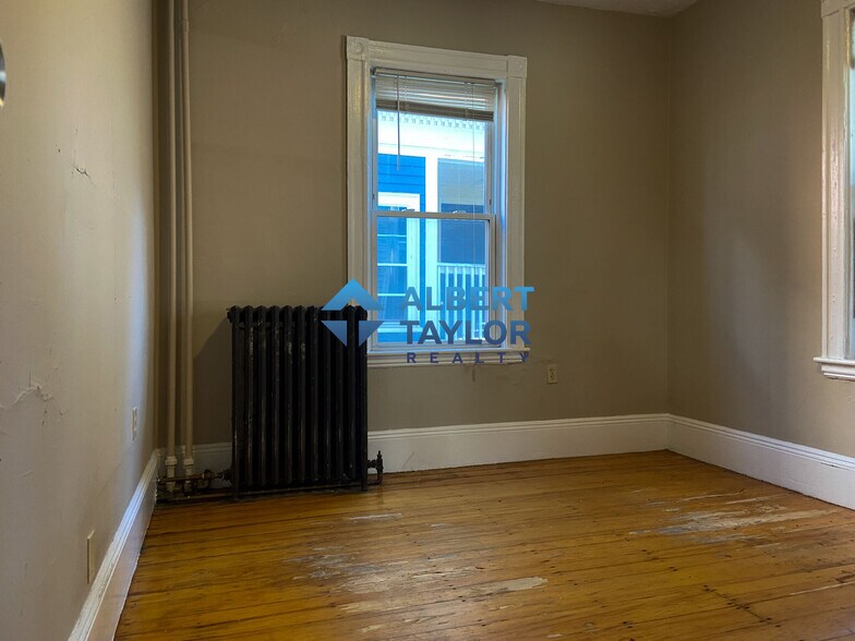 Building Photo - 8 Sunset St