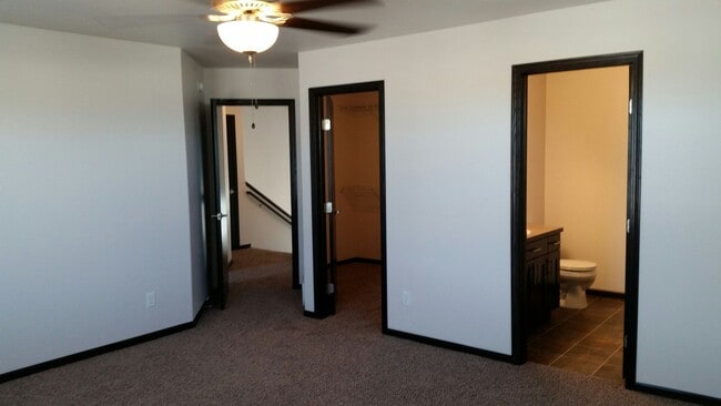 Building Photo - 3 Bed 3 Bath Single Family Home