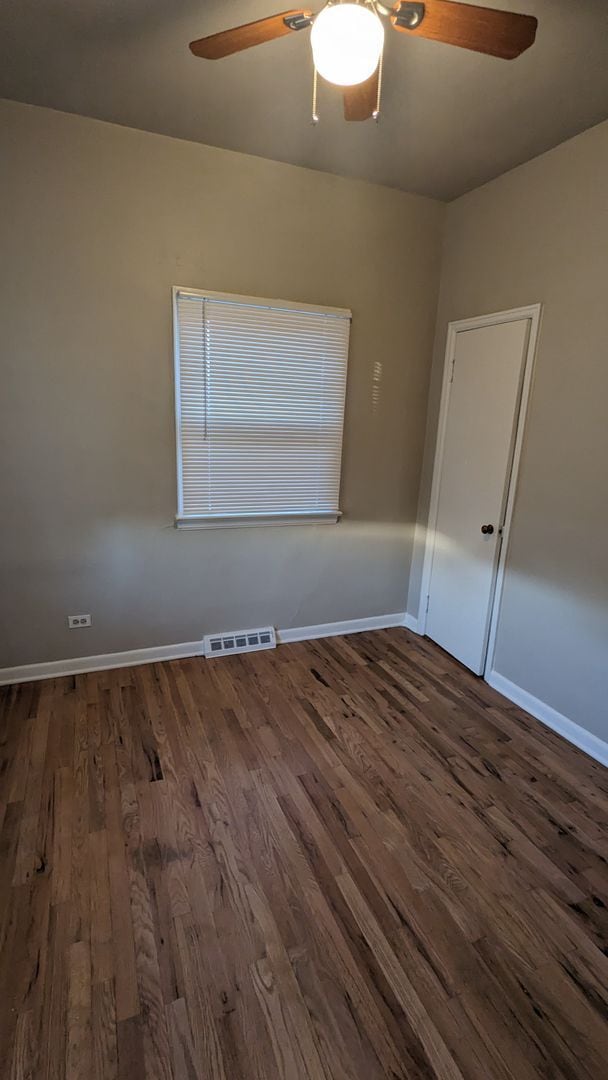 Building Photo - NICE THREE BEDROOM HOME ON NEARLY 1/3 ACRE FENCED YARD IN DENVER! AVAIL. DEC. 1st!